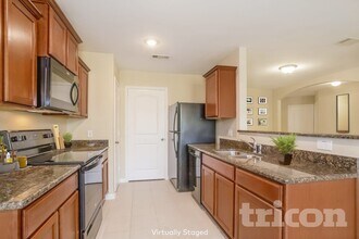 680 Totem Trail Dr in La Marque, TX - Foto de edificio - Building Photo