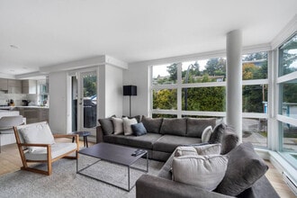 1160 Oxford St in White Rock, BC - Building Photo - Building Photo