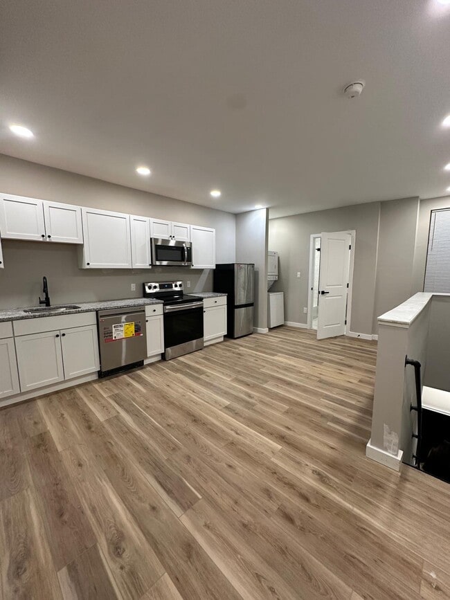4250 Lancaster Ave in Philadelphia, PA - Building Photo - Building Photo