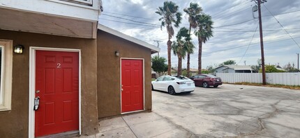 208 W Hamilton Ave, Unit 3 in El Centro, CA - Foto de edificio - Building Photo