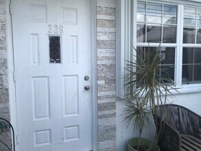 1326 NE 14th Pl, Unit 1-bedroom home cottage in Fort Lauderdale, FL - Foto de edificio - Building Photo