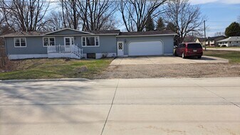 1712 S Virginia Ave in Mason City, IA - Building Photo