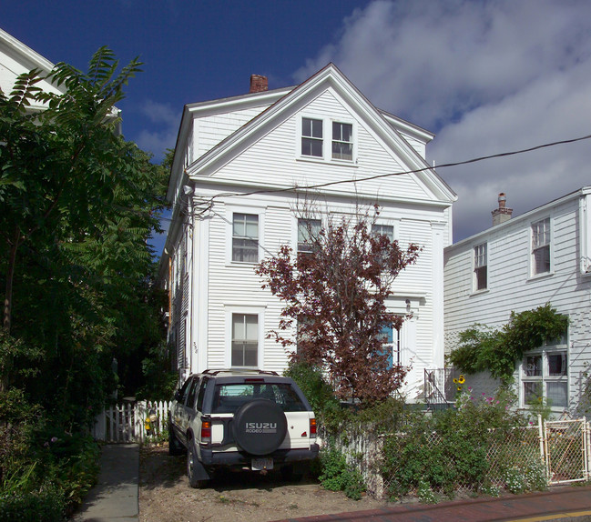 358 Commercial St in Provincetown, MA - Building Photo - Building Photo