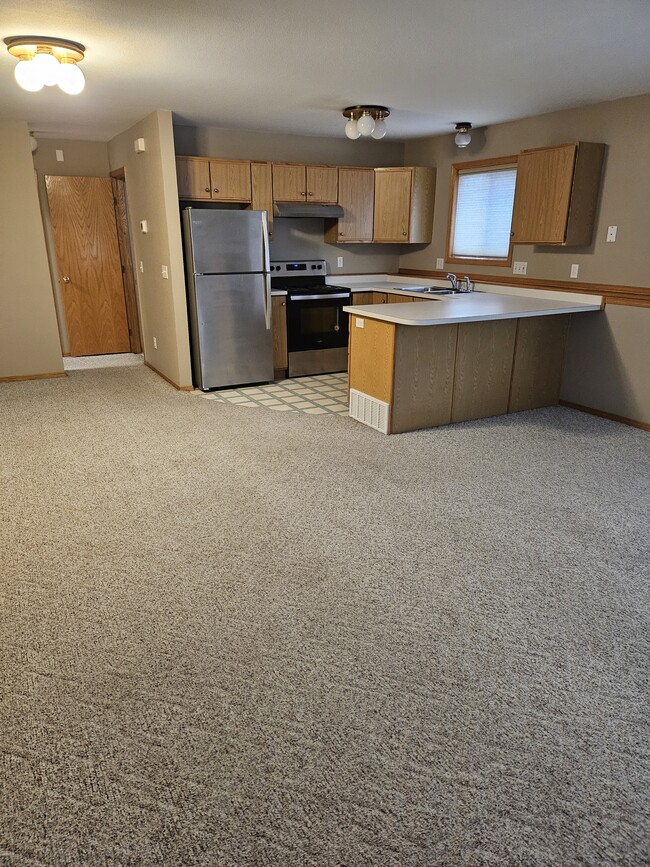 1726 Lake Elmo Dr, Unit 1 in Billings, MT - Foto de edificio - Building Photo