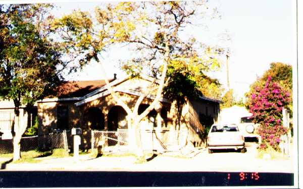 11245-11249 Azahar St in Ventura, CA - Foto de edificio - Building Photo