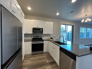 61607 SE Quill Pl in Bend, OR - Building Photo - Building Photo