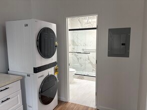 4247 Governor Dr in San Diego, CA - Building Photo - Building Photo