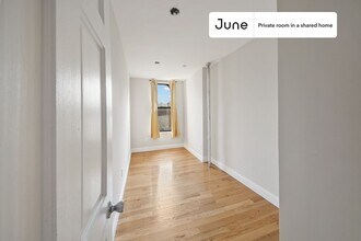 23 E 109th St in New York, NY - Building Photo - Building Photo