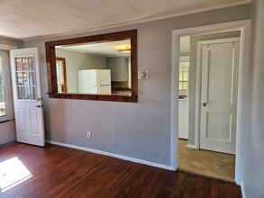 16 McKenzie Dr in Claremont, NH - Foto de edificio - Building Photo
