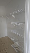 9022 NW 28th Dr, Unit 2-202 in Coral Springs, FL - Foto de edificio - Building Photo