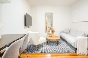 220 E 49th St in New York, NY - Building Photo