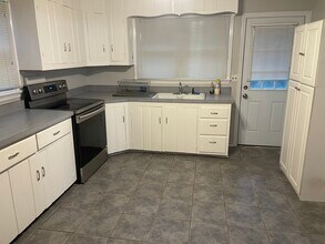 44 S Woodlawn Ave in Hamilton, VA - Building Photo - Building Photo