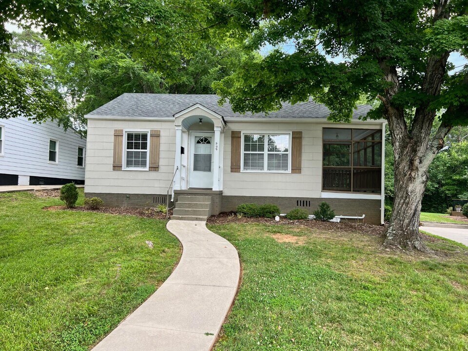 909 Poplar St in Salisbury, NC - Building Photo