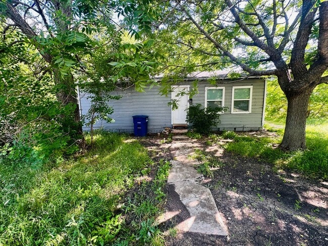 property at 412 W Lincoln Ave
