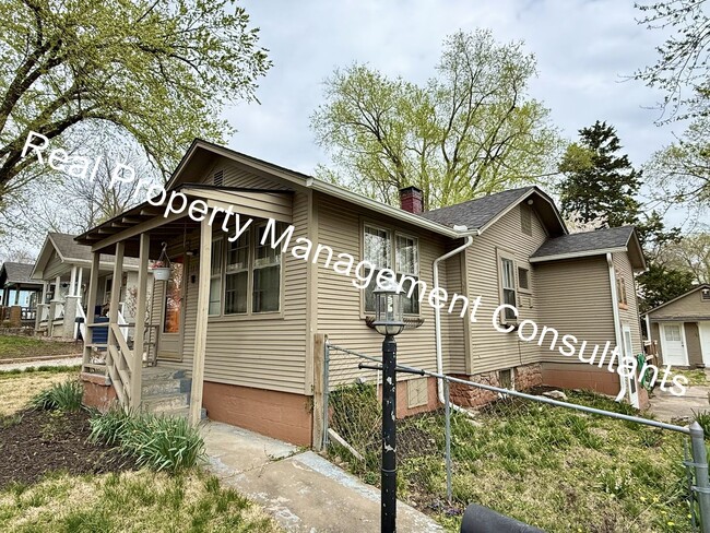 1937 S Ash Ave in Independence, MO - Building Photo - Building Photo