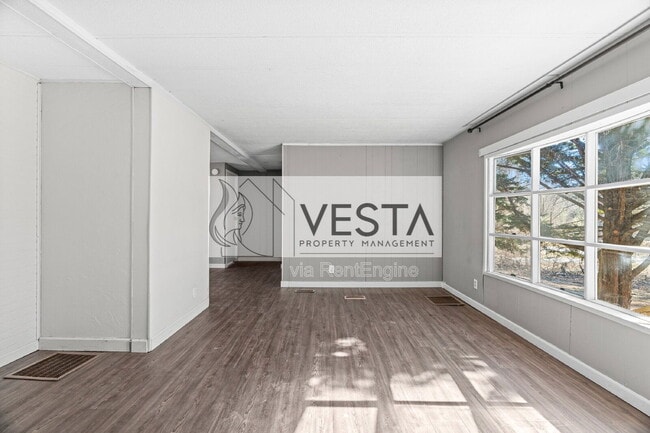 442 Wickins Dr in Hendersonville, NC - Building Photo - Building Photo