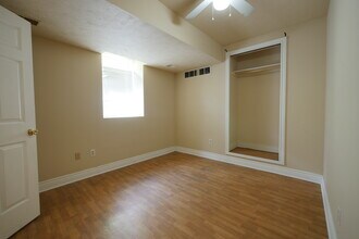 229 W Walnut St, Unit 1 in Kalamazoo, MI - Foto de edificio - Building Photo