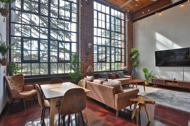 Mayfair Lofts in Spartanburg, SC - Foto de edificio - Building Photo