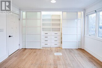 218 Lee Ave in Toronto, ON - Building Photo - Building Photo