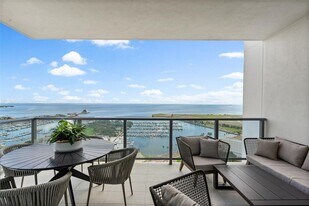 301 1st St S in St. Petersburg, FL - Building Photo