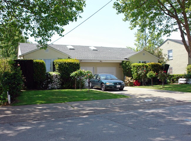 1006 S Idaho St in San Mateo, CA - Foto de edificio - Building Photo