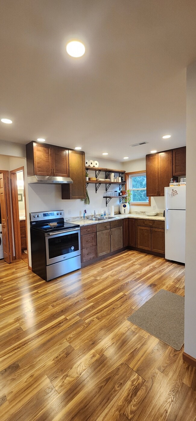 715 W Wabasha St, Unit 715 1/2 W Wabasha St in Winona, MN - Building Photo - Building Photo