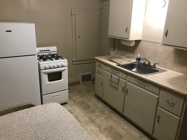 3439 S 15th St, Unit Upstairs Studio #3