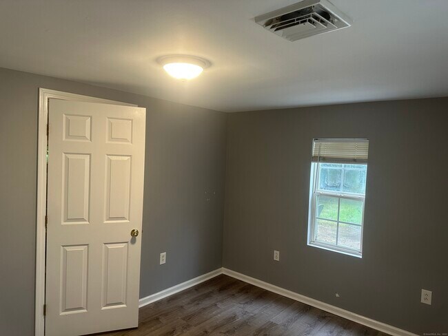 16 Housatonic Terrace in Seymour, CT - Building Photo - Building Photo