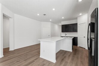 625 Waterway Ave in Hutto, TX - Building Photo - Building Photo