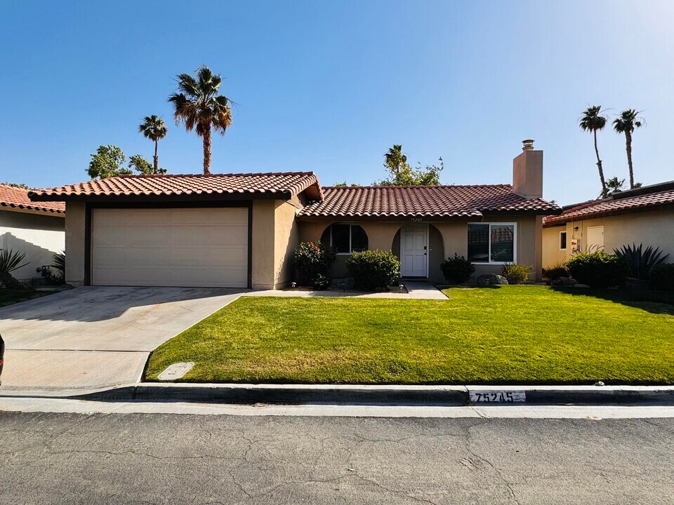75245 Vista Corona in Palm Desert, CA - Building Photo