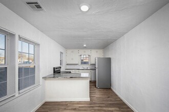 1702 NW Euclid Ave in Lawton, OK - Foto de edificio - Building Photo
