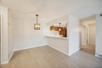 13620 Lamon Ave in Crestwood, IL - Building Photo - Building Photo