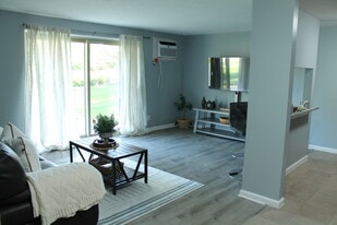 24325 Detroit Rd, Unit 203 B in Westlake, OH - Building Photo