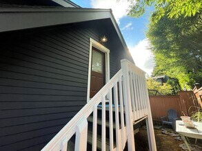 3911 SW Freeman St in Portland, OR - Building Photo - Building Photo