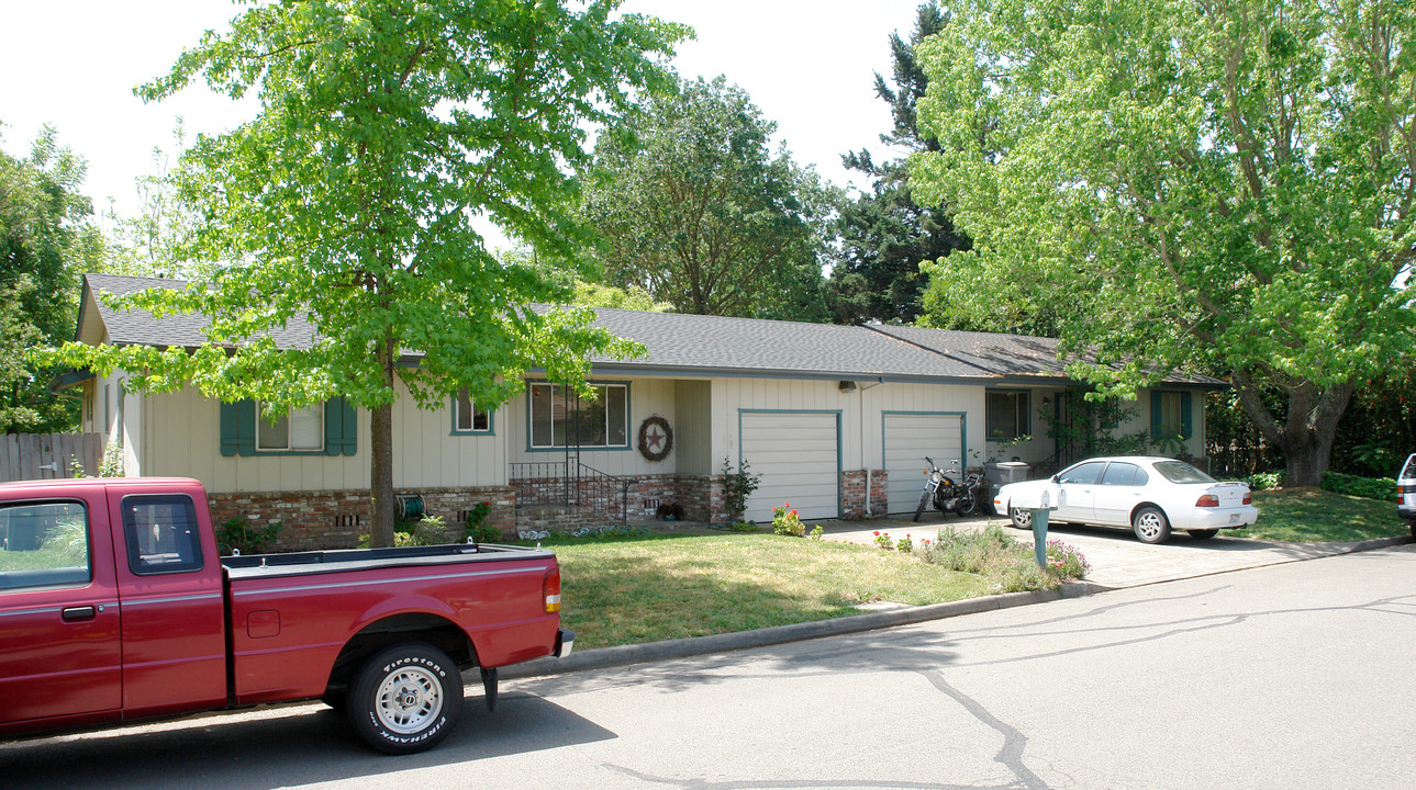 40-42 Ramsgate Ct in Santa Rosa, CA - Building Photo