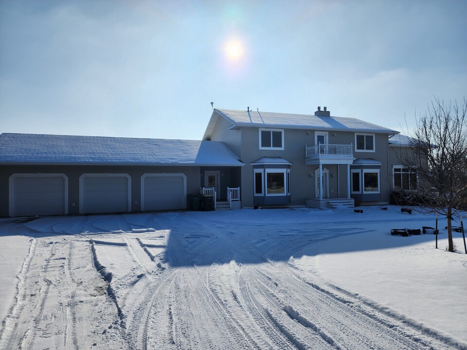 8459 Burr Oak Loop in Bismarck, ND - Building Photo