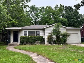 950 Field St in San Marcos, TX - Building Photo