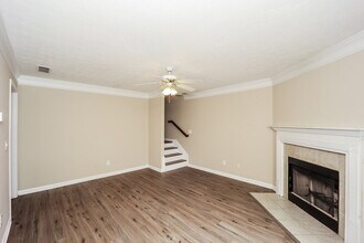 10 Carey Ct in Grantville, GA - Foto de edificio - Building Photo