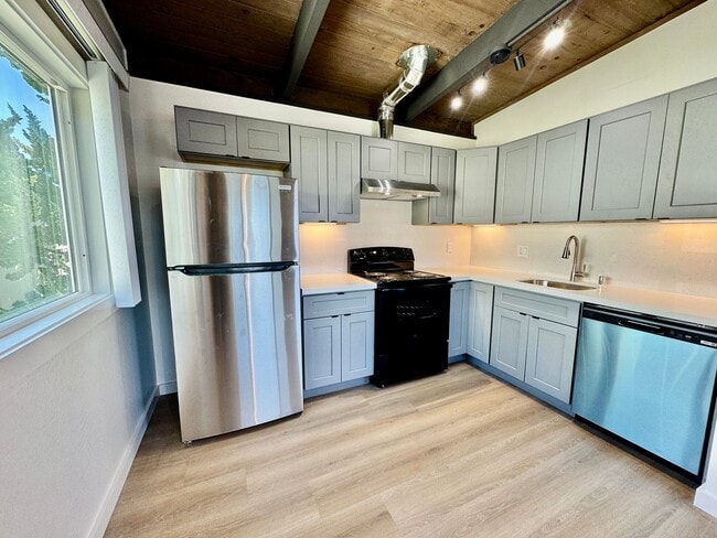 6500 Donal Ave in El Cerrito, CA - Foto de edificio - Building Photo