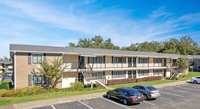 Oakwood Reserve in Tallahassee, FL - Foto de edificio - Building Photo