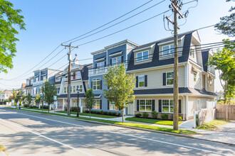 Courtyards on Fifth in Bay Shore, NY - Building Photo - Building Photo