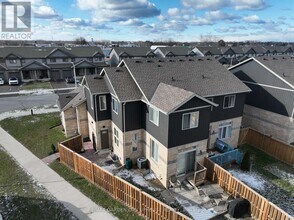 11 Manhattan Ct. in St Catharines, ON - Building Photo - Building Photo