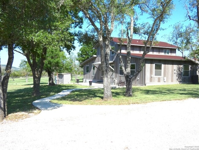 234 Mill Dam Rd in Comfort, TX - Building Photo - Building Photo