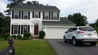 706 Holly Hill Dr in Barboursville, VA - Building Photo