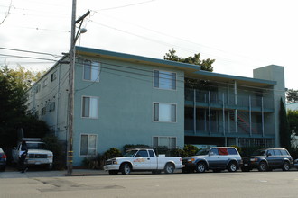 Claremont Park in Oakland, CA - Foto de edificio - Building Photo