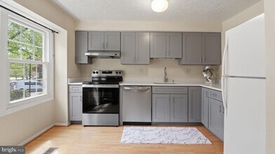 7821 Fairborn Ct in Rockville, MD - Building Photo - Building Photo