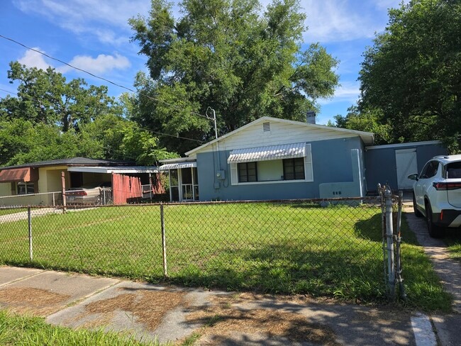 property at 43 W 41st St