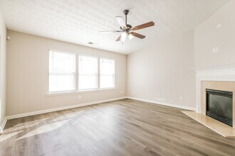 238 Silver Arrow Cir, Unit F-103 in Austell, GA - Foto de edificio - Building Photo