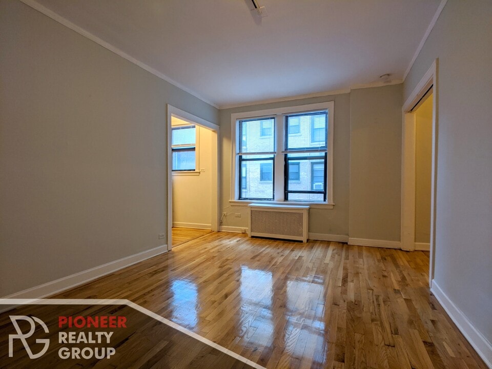 737 W Belmont Ave, Unit 739-206 in Chicago, IL - Foto de edificio
