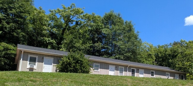 property at 211 8th Ave Dr SE